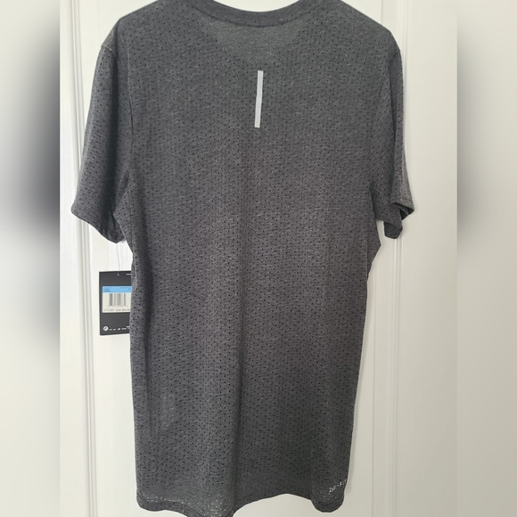 NWT Men's Nike dri-fit v-neck - Picture 2 of 5